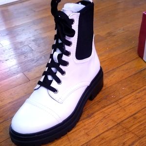 Brand new  Edelman Circus